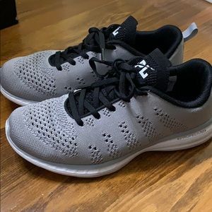 APL TECH LOOM! -barely worn